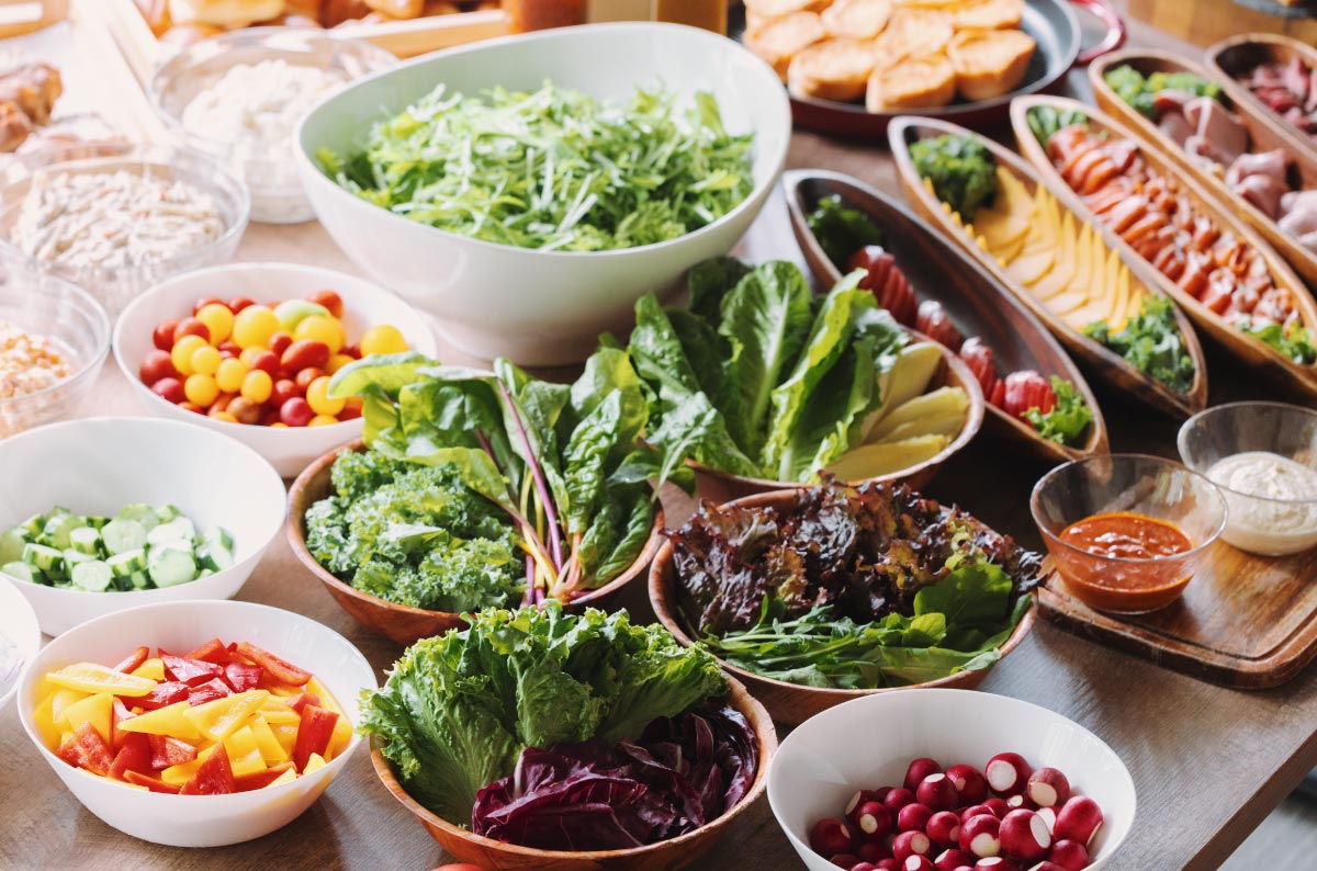 モーニングブッフェ 新鮮な野菜や料理