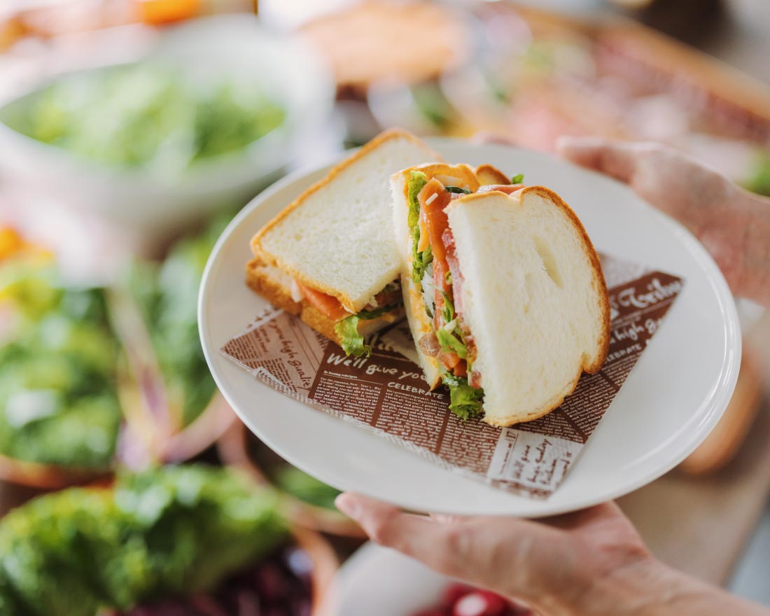 地元の旬をふんだんに食べる。
