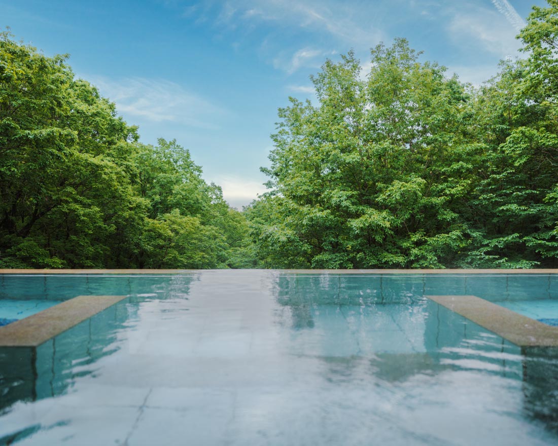 森とひとつになれる、露天風呂。